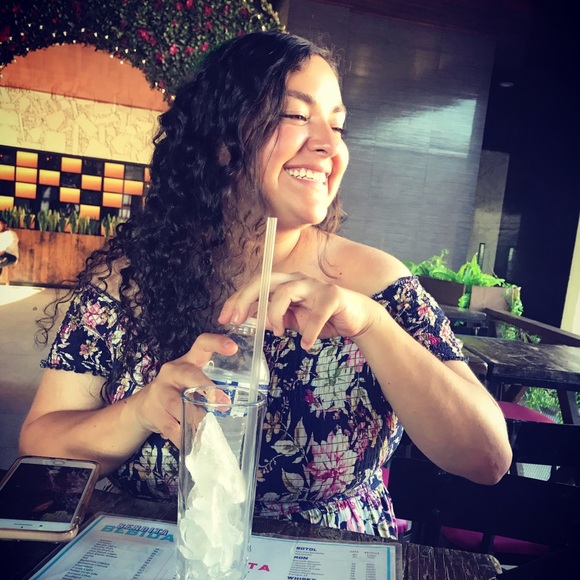 Meet Your Posher, Pam! 🫶🏼 - Picture 3 of 3